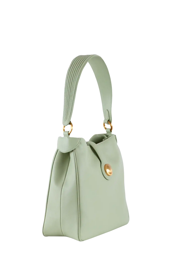 Bolsa verde menta com alça acolchoada e detalhes dourados, design brasileiro e sofisticado