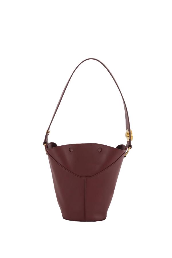 Bolsa em couro legítimo na cor burgundy com fechamento seguro e alça ajustável confortável, design sofisticado e funcional ideal para o dia a dia.