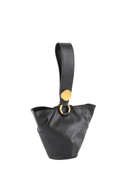 Bolsa de ombro em couro legítimo na cor preta com fechamento seguro e alça ajustável confortável, design sofisticado e funcional ideal para o dia a dia.