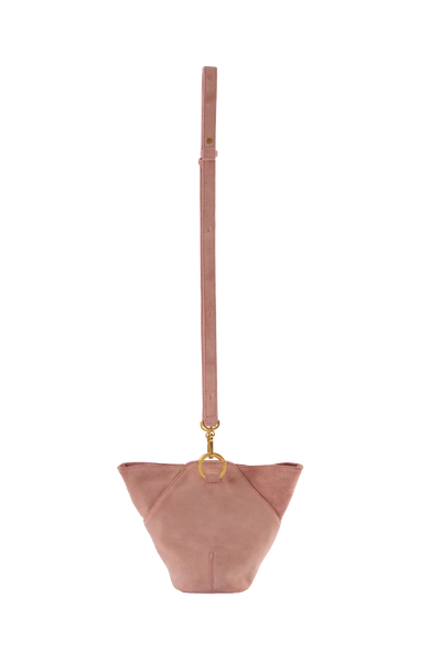 Bolsa de ombro em camurça na cor com tom elegante com fechamento seguro e alça ajustável confortável, design sofisticado e funcional ideal para o dia a dia.
