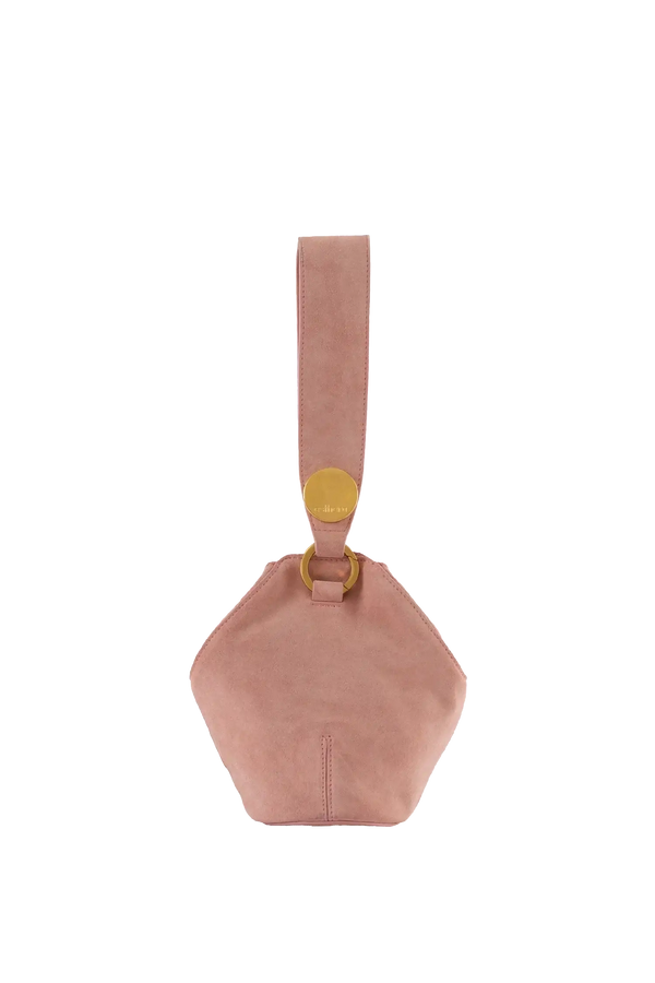 Bolsa de ombro em camurça na cor com tom elegante com fechamento seguro e alça ajustável confortável, design sofisticado e funcional ideal para o dia a dia.