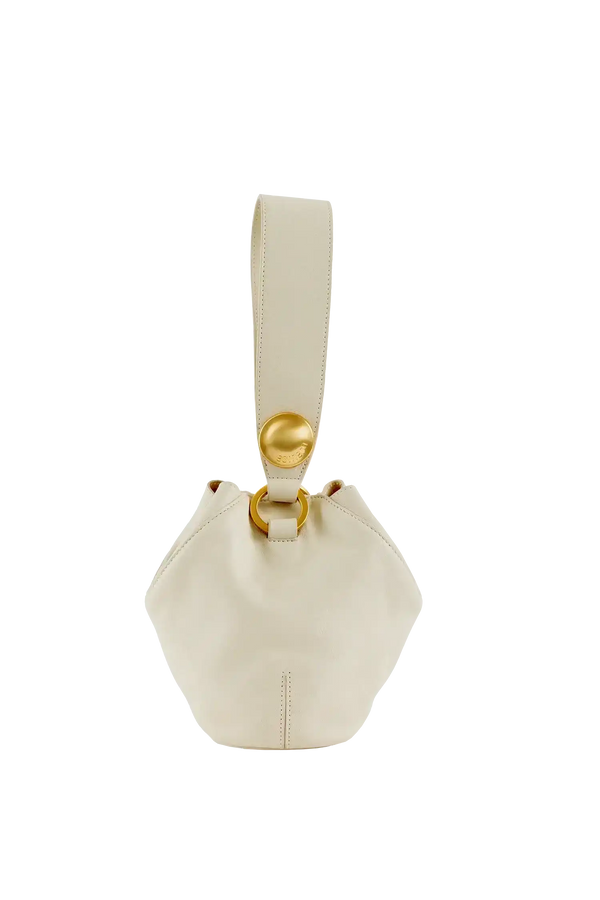Bolsa branca com alça e detalhes dourados, design brasileiro e sofisticado