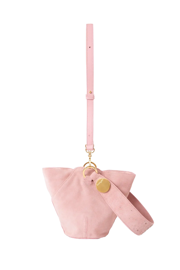 Bolsa em camurça na cor com tom elegante com fechamento seguro e alça ajustável confortável, design sofisticado e funcional ideal para o dia a dia.