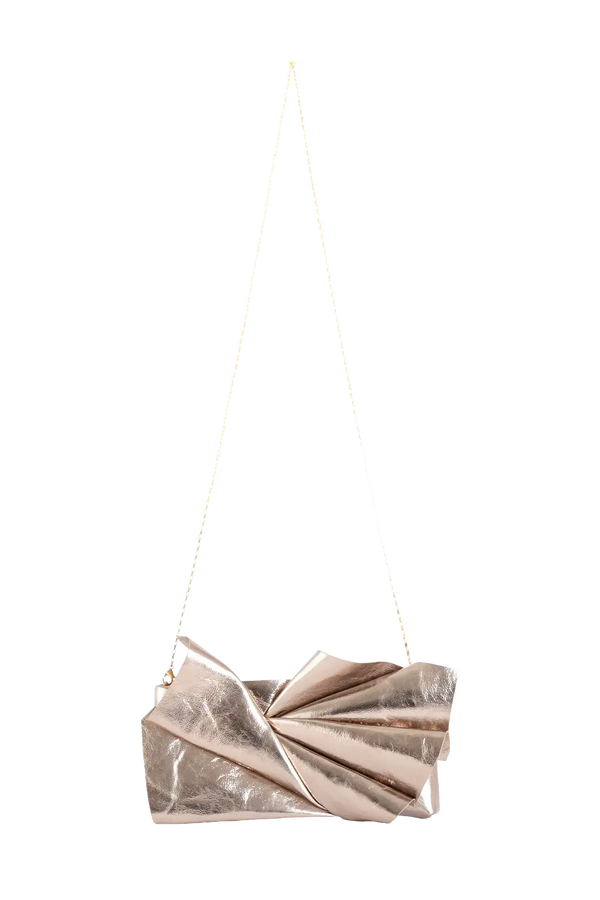 Bolsa de mão em couro legítimo na cor com tom elegante com fechamento por zíper e alça de ombro confortável, design sofisticado e funcional ideal para o dia a dia.