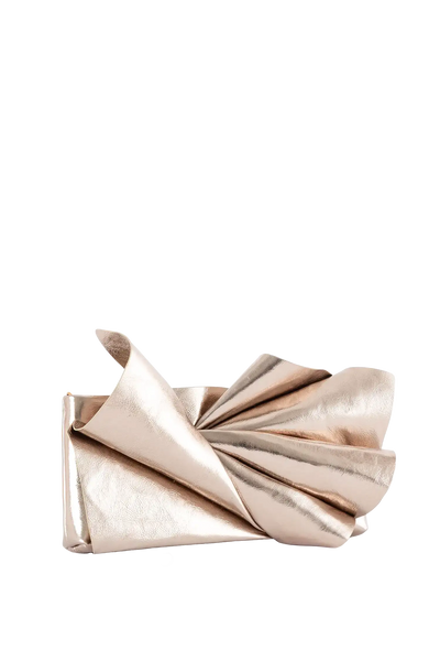 Bolsa de mão em couro legítimo na cor com tom elegante com fechamento por zíper e alça de ombro confortável, design sofisticado e funcional ideal para o dia a dia.