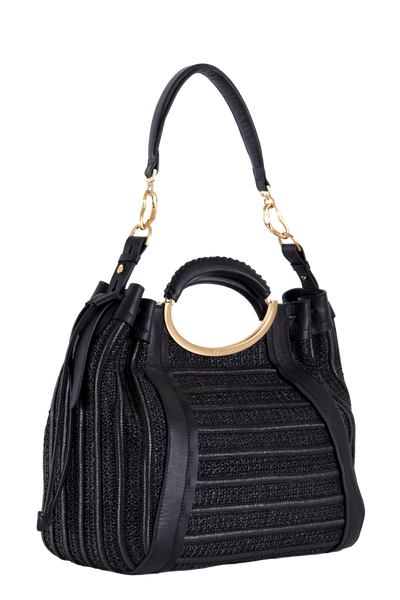 Bolsa preta com alça circular dourada e detalhes em couro, design sofisticado e funcional para uso diário.