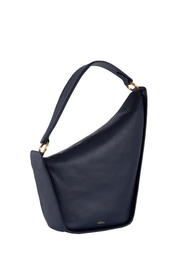 Bolsa preta com alça larga e detalhes dourados, design moderno e sofisticado para uso diário