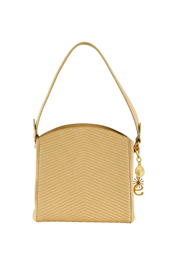 Bolsa bege com costura em V, alça fina e detalhe dourado, design brasileiro e sofisticado