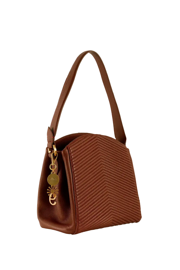 Bolsa marrom com textura em zig-zag e alça longa, design sofisticado e funcional para uso diário.