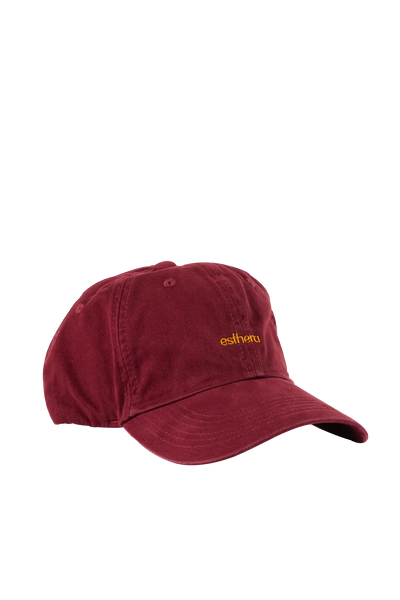 Boné casual em algodão 100% com tom versátil com fecho regulável traseiro, sinônimo de estilo prático com um caimento perfeito, ideal para elevar looks casuais com autenticidade e refinamento.