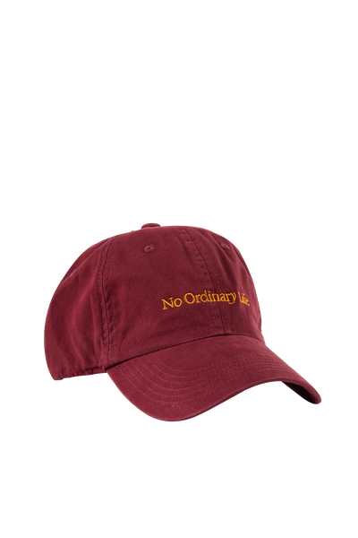 Boné casual em tecido de algodão com tom versátil com bordado frontal minimalista de alta definição, acessório versátil de alta qualidade com ajuste anatômico, combinando perfeitamente praticidade com a estética do streetwear moderno.
