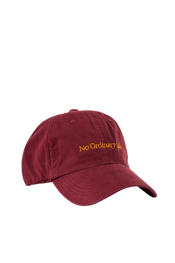 Boné casual em tecido de algodão com tom versátil com bordado frontal minimalista de alta definição, acessório versátil de alta qualidade com ajuste anatômico, combinando perfeitamente praticidade com a estética do streetwear moderno.