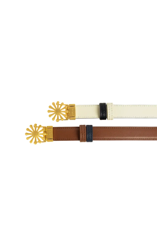 Cinto de couro de 20mm na cor marrom com fivela metálica dourada elegante com acabamento com costuras reforçadas, modelo versátil e elegante que combina praticidade com o refinamento do design de alta qualidade.