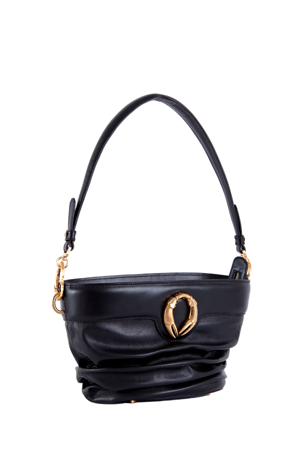 Bolsa de ombro em couro legítimo na cor preta com fechamento por zíper e alça de ombro confortável, design sofisticado e funcional ideal para o dia a dia.