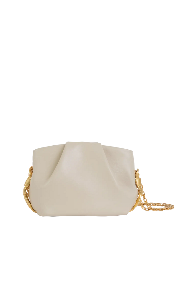 Bolsa em couro legítimo na cor areia com fechamento seguro e alça ajustável confortável, design sofisticado e funcional ideal para o dia a dia.