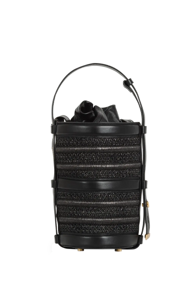 Bolsa preta de palha com alça de mão e detalhes em couro, design sofisticado e funcional