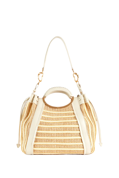 Bolsa de palha com alça circular e detalhes em couro off-white, design brasileiro sofisticado e funcional
