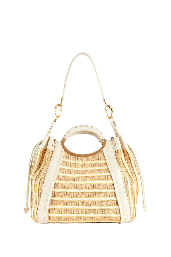 Bolsa de palha com alça circular e detalhes em couro off-white, design brasileiro sofisticado e funcional