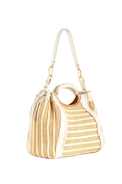 Bolsa de palha com alça circular e detalhes em couro bege, design brasileiro e sofisticado para uso diário.