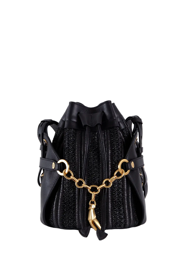Bolsa preta com textura e corrente dourada, design sofisticado e funcional para uso diário
