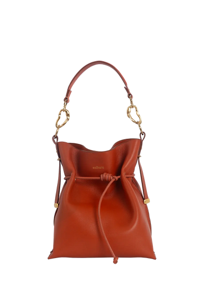 Bolsa tiracolo em couro legítimo na cor com tom elegante com fecho refinado e alças estruturadas, design sofisticado e funcional ideal para o dia a dia.