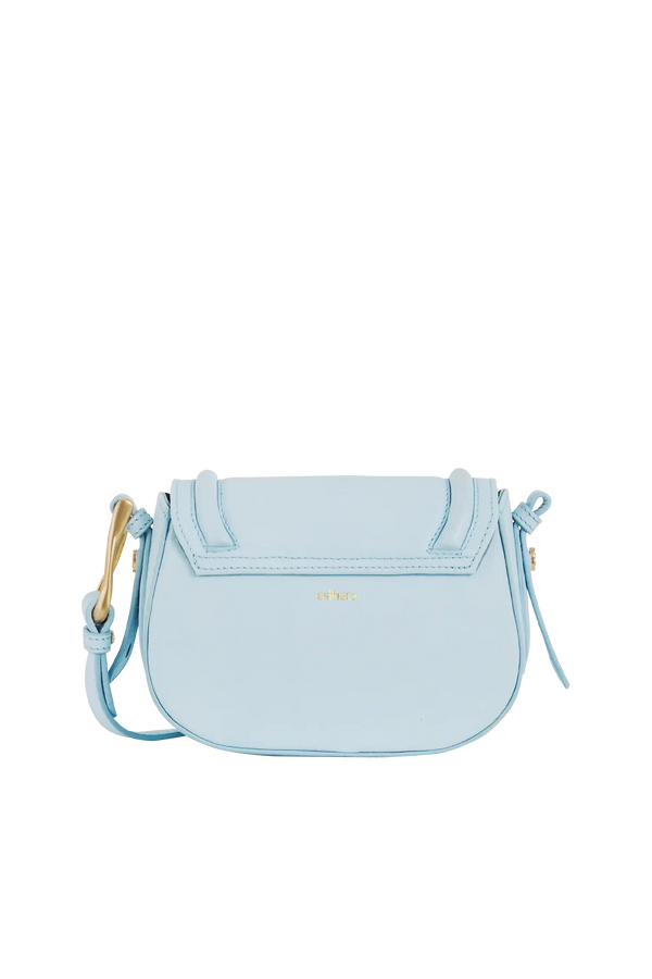 Bolsa de ombro em couro legítimo na cor com tom elegante com fechamento seguro e alça ajustável confortável, design sofisticado e funcional ideal para o dia a dia.