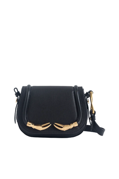 Bolsa de ombro em couro legítimo na cor preta com fechamento seguro e alça ajustável confortável, design sofisticado e funcional ideal para o dia a dia.