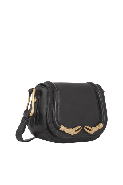 Bolsa de ombro em couro legítimo na cor preta com fechamento seguro e alça ajustável confortável, design sofisticado e funcional ideal para o dia a dia.