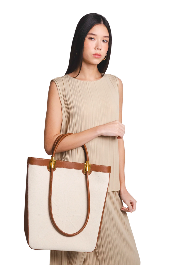 Bolsa de mão em couro legítimo na cor com tom elegante com fechamento seguro e alça ajustável confortável, design sofisticado e funcional ideal para o dia a dia.