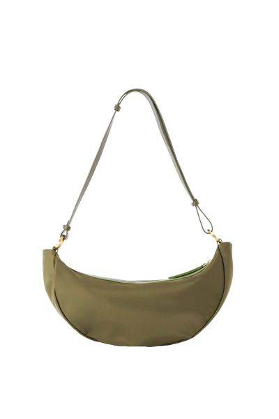 Bolsa tiracolo em couro legítimo na cor com tom elegante com fechamento seguro e alça ajustável confortável, design sofisticado e funcional ideal para o dia a dia.