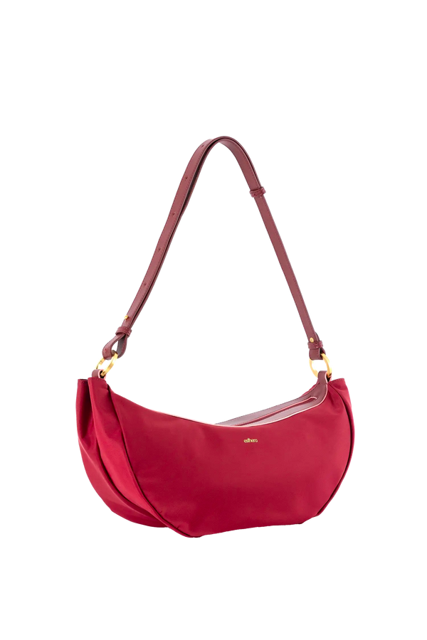 Bolsa tiracolo em couro legítimo na cor vermelha merlot com fechamento seguro e alça ajustável confortável, design sofisticado e funcional ideal para o dia a dia.
