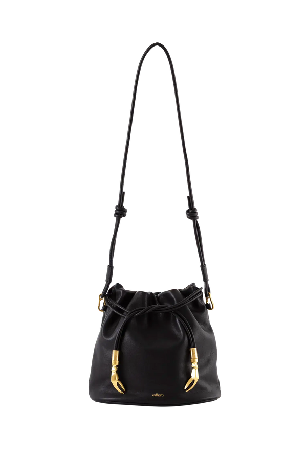 Bolsa tiracolo em couro legítimo na cor preta com fechamento seguro e alça ajustável confortável, design sofisticado e funcional ideal para o dia a dia.