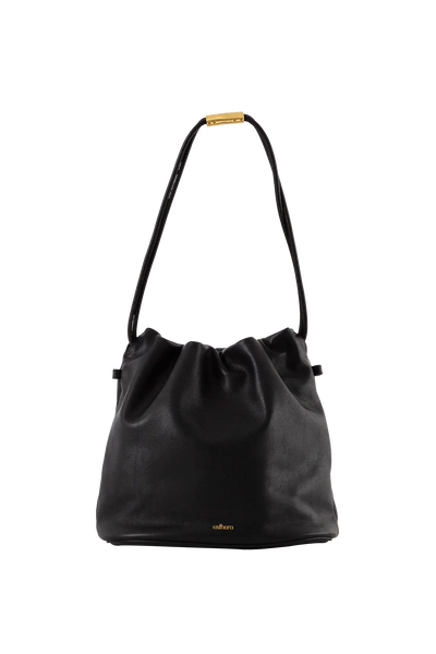 Bolsa tiracolo em couro legítimo na cor preta com fechamento seguro e alça ajustável confortável, design sofisticado e funcional ideal para o dia a dia.