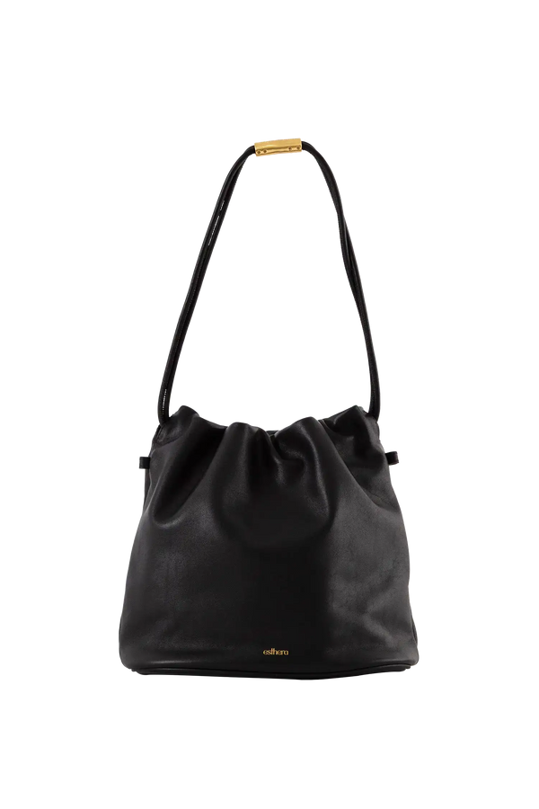 Bolsa tiracolo em couro legítimo na cor preta com fechamento seguro e alça ajustável confortável, design sofisticado e funcional ideal para o dia a dia.