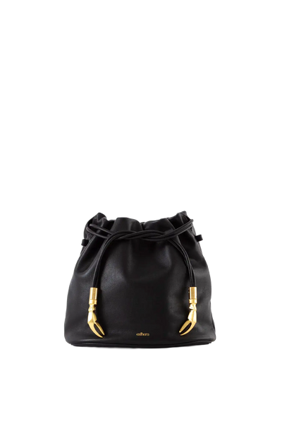 Bolsa tiracolo em couro legítimo na cor preta com fechamento seguro e alça ajustável confortável, design sofisticado e funcional ideal para o dia a dia.