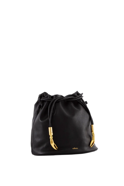 Bolsa tiracolo em couro legítimo na cor preta com fechamento seguro e alça ajustável confortável, design sofisticado e funcional ideal para o dia a dia.