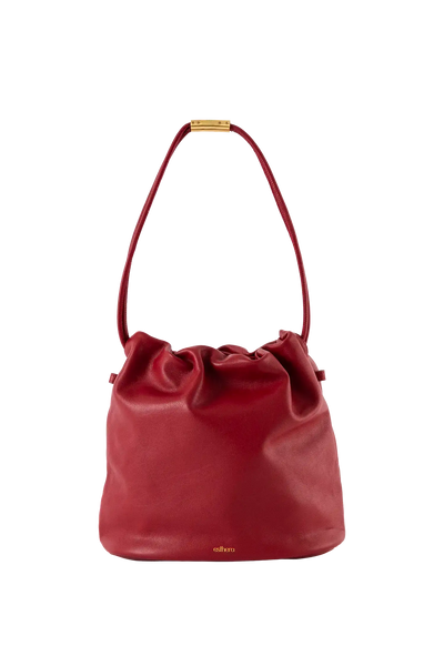 Bolsa tiracolo em couro legítimo na cor vermelha merlot com fechamento seguro e alça ajustável confortável, design sofisticado e funcional ideal para o dia a dia.