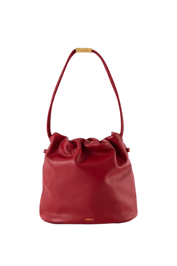 Bolsa tiracolo em couro legítimo na cor vermelha merlot com fechamento seguro e alça ajustável confortável, design sofisticado e funcional ideal para o dia a dia.