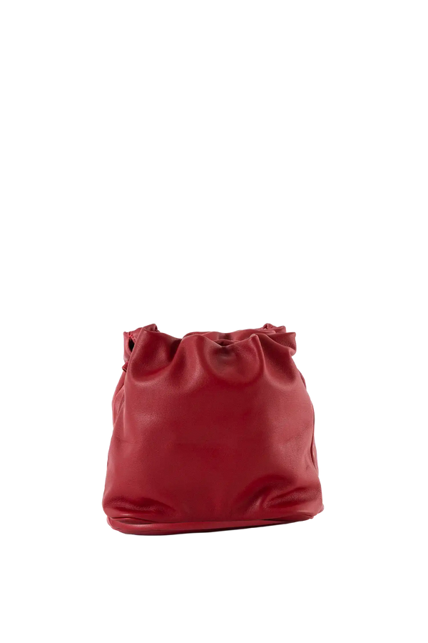 Bolsa tiracolo em couro legítimo na cor vermelha merlot com fechamento seguro e alça ajustável confortável, design sofisticado e funcional ideal para o dia a dia.