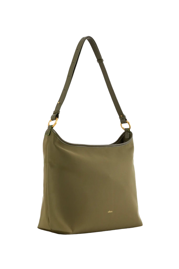 Bolsa de ombro em couro legítimo na cor com tom elegante com fechamento seguro e alça ajustável confortável, design sofisticado e funcional ideal para o dia a dia.