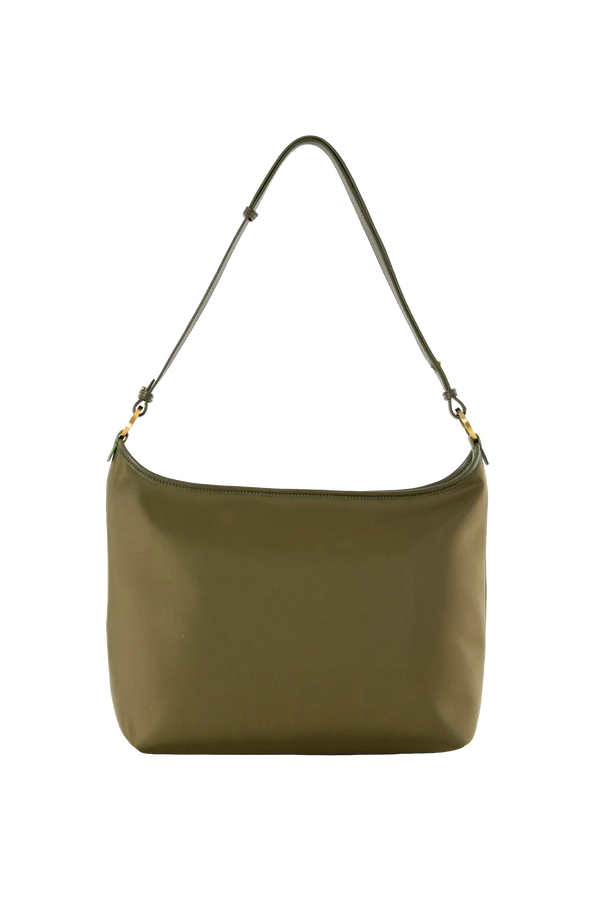 Bolsa de ombro em couro legítimo na cor com tom elegante com fechamento seguro e alça ajustável confortável, design sofisticado e funcional ideal para o dia a dia.